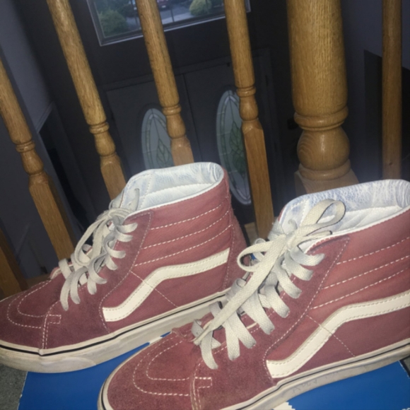 Red vans - Picture 1 of 3